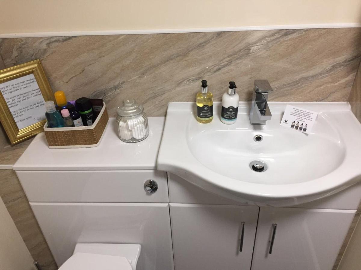 Borderers Inn Брекон Экстерьер фото